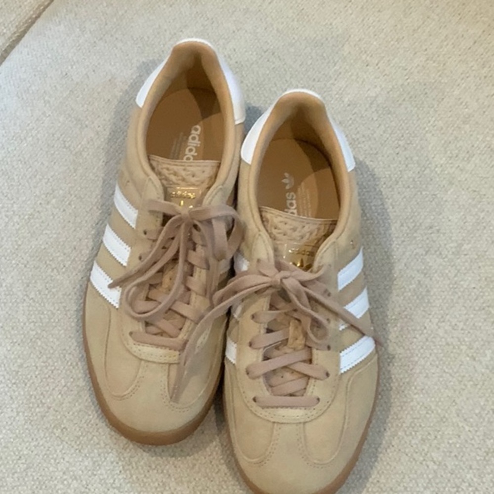 Adidas Tan and White Sneakers Suede Low-Top Design